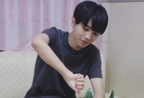 王俊凯吃瓜视频,揭秘娱乐圈幕后故事