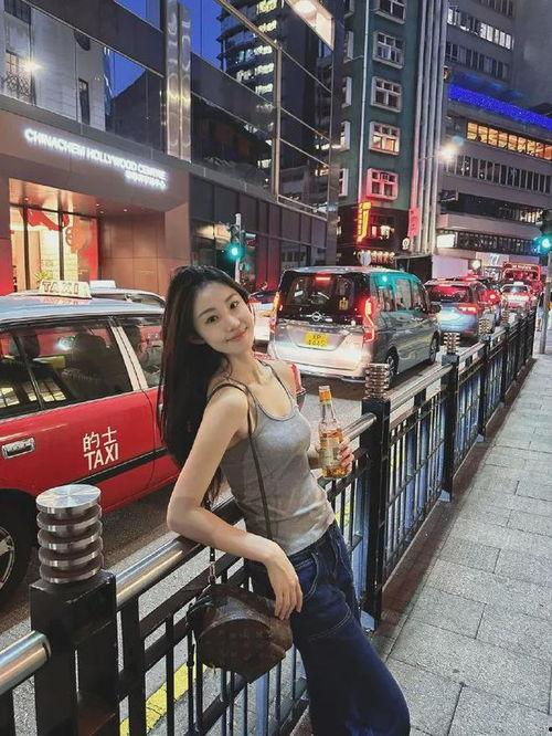 吃瓜街拍照姿势大全视频,解锁网红打卡新姿势