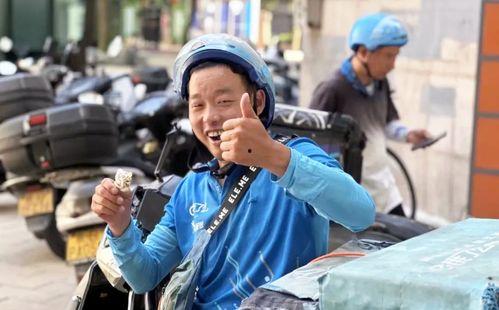 外卖员半路吃瓜视频,意外走红网络