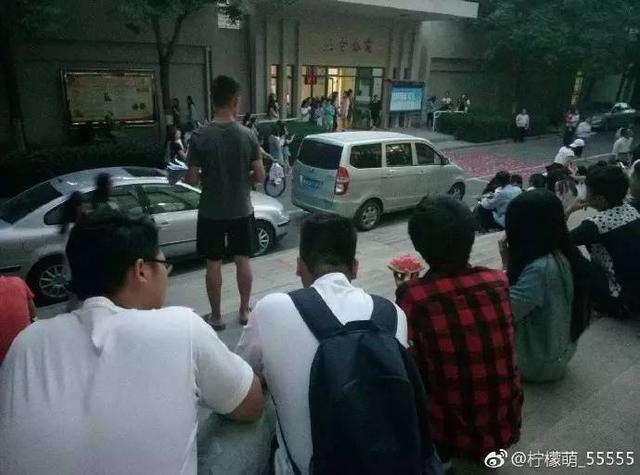 西安群众吃瓜视频,全民围观，趣味横生